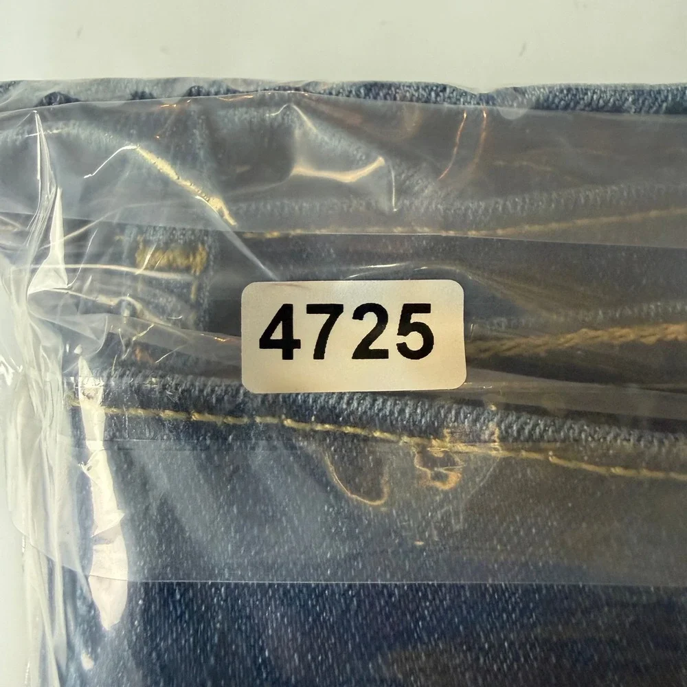 Levis Bermuda Shorts Womens 31 Blue Dark Wash Stretch Denim Mid Rise 34x11.5